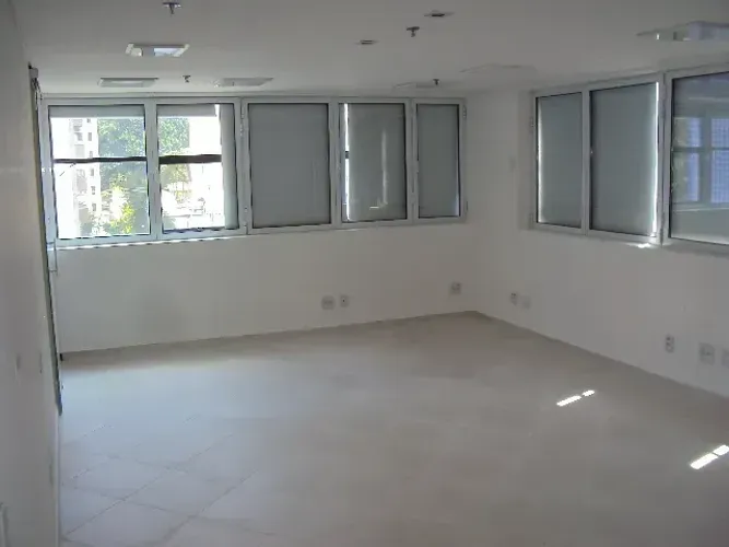 ÓTIMA SALA 38 METROS ÚTEIS 2 LAVABOS 1 VAGA DE GARAGEM AR CONDICIONADO