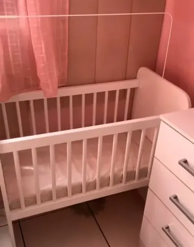 MINI BERÇO COM RODINHAS E ALTURA AJUSTÁVEL