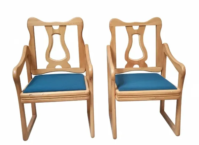 Conjunto de cadeira e mesinha de centro 