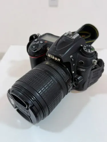 NIKON D7000 + Lente 18-105