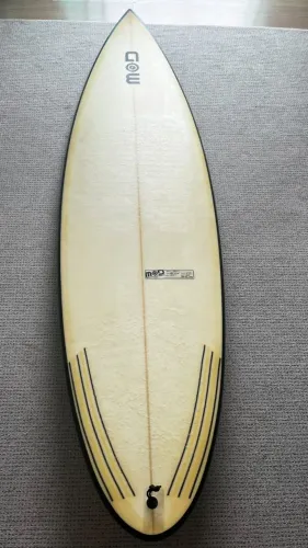 Prancha de Surf MOD HotLine 6'2 32,7L + Capa Quilha Leash