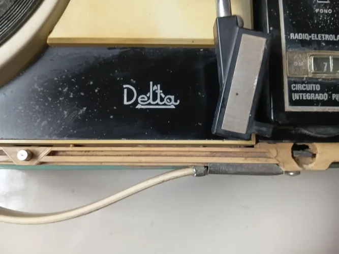 Vende se vitrola sonata Delta e Philips funcionando certinho Delta tem radio AM raridade