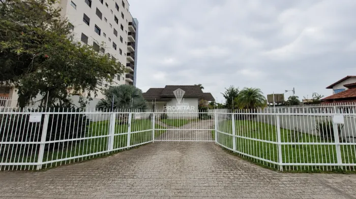Excelente Casa Mobiliada Disponível Para Locação no Centro de Araranguá Alto Padrão