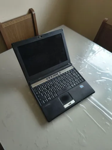 Notebook Itautec HD 320 4GB de memória
