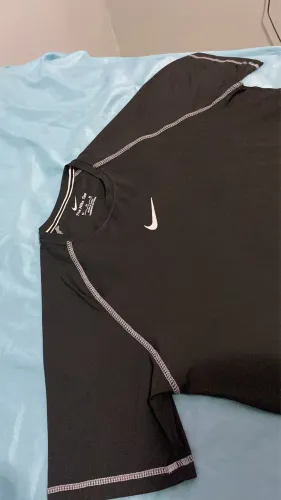 Camisa de compressão Nike Pro. 