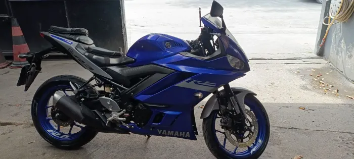R3 2021 COM POUCA KM MOTO DE PASSEIO. 