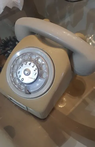 Aparelho telefônico antigo