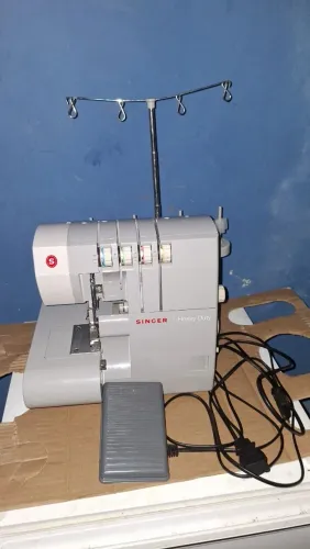 Máquina de costura overlock Singer ultralock 14HD854