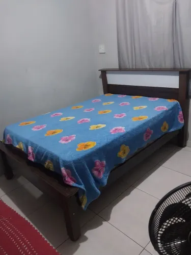 Cama casal sem o colchão