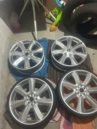 Rodas 18 tala 7 com dois pneus novos 185/35