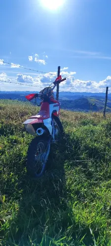 XR 200 com carenagem de CRF