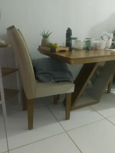 Vendo mesa marcas de uso