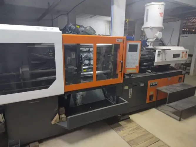 MÁQUINA INJETORA MINZEN 160T
