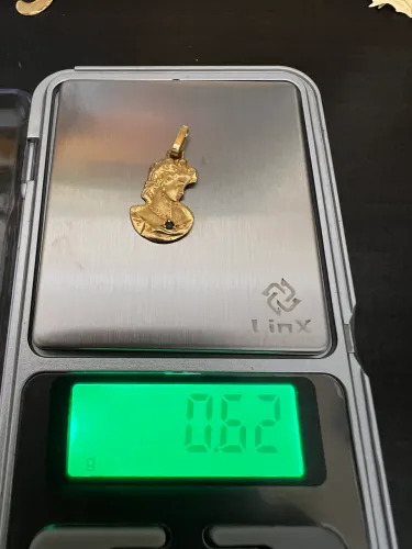 Lindo pingente em ouro e esmeralda