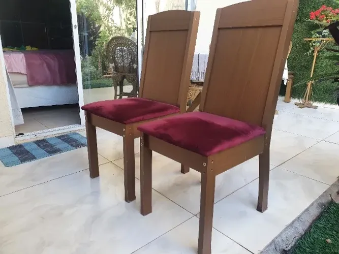 Jogo com 4 cadeiras de jantar