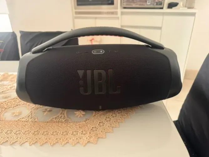JBL boombox 3 (Usei apenas 3 vezes).