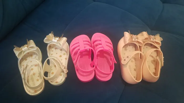 Mini Melissas tamanho 22 seminovas