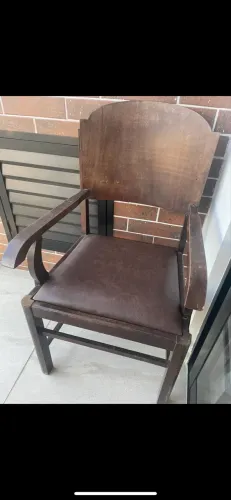 Cadeira vintage com selo