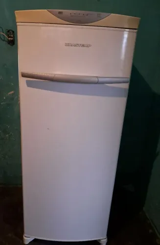 Vende-se freezer vertical Brastemp 220v 