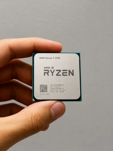 AMD Ryzen 7 2700 - 8 Núcleos / 16 Threads
