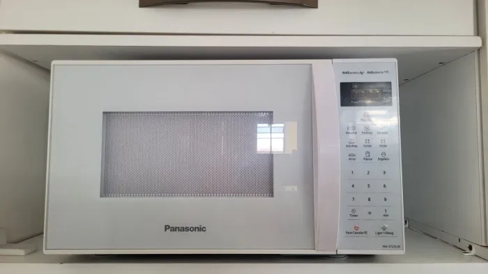 Micro-ondas Panasonic 21 Litros Branco (220V) - Ótimo Estado