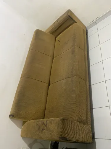 Sofá 50,00 hoje só pra desocupar