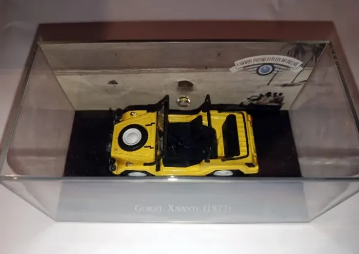 Miniatura Gurgel Xavante (1972) - Amarelo