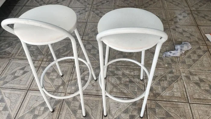 Dupla de banquetas brancas