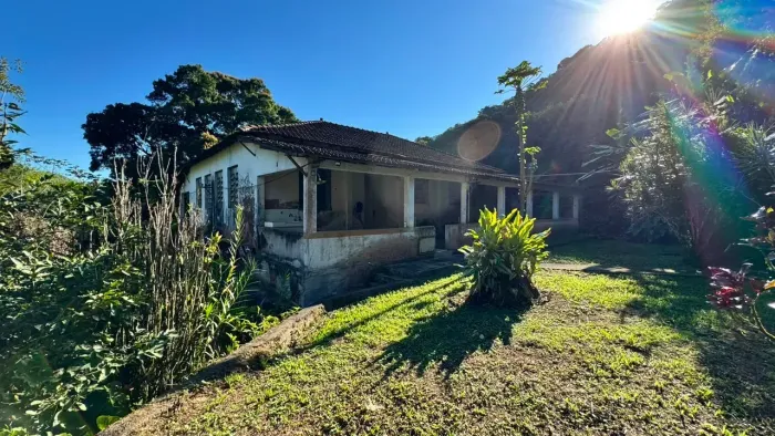 Imóvel para venda possui 1 metros quadrados com 3 quartos em Jardim Gandé - Magé - RJ