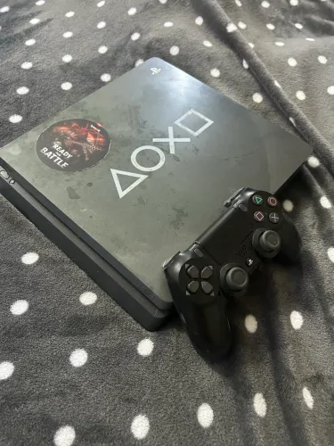 PLAYSTATION 4 SLIM