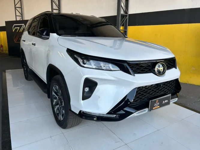 Toyota Hilux SW4 Diamond 2.8 TB 4X4 Die. Aut. 2025