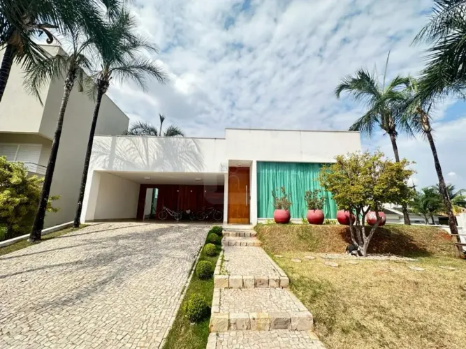 Casa em Condomínio Fechado Para Venda No Bairro Nova Uberlândia