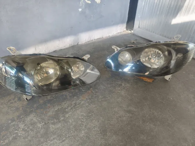 Farol Corolla 