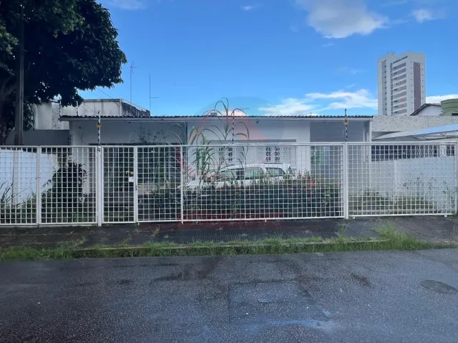 Casa na Madalena - Imperdível Casa à Venda em Recife-PE, Madalena: 3 Quartos, 1 Suíte, 2 B