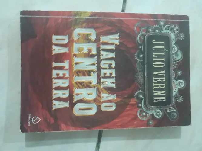 Estou vendendo este livro viagem ao centro da terra