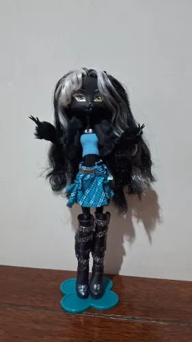 Boneca articulada com suporte