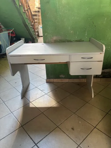 Escrivaninha para escritório e afins