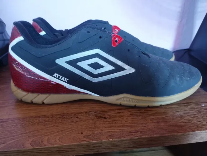 Tênis umbro masculino