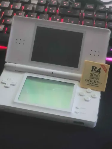 Nintendo ds lite branco com r4
