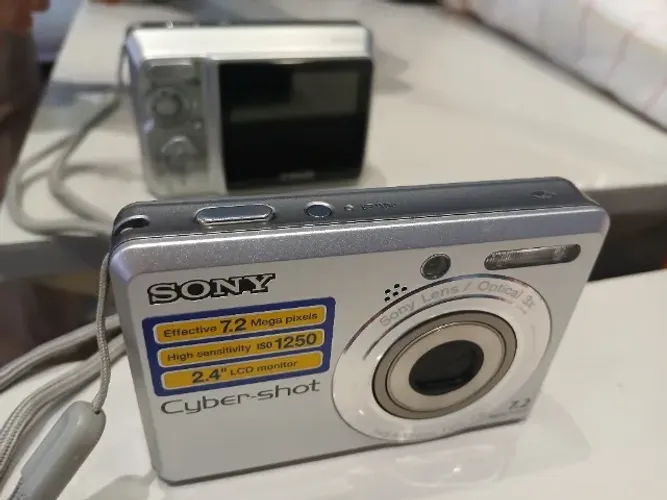 maquina fotográfica Sony Cyber Shot 7.2 mega pixels