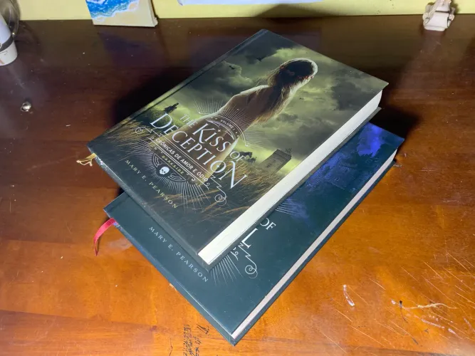 Crônicas de amor e ódio - The kiss of deception e The heart of betrayal