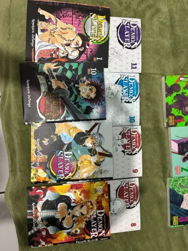 Mangás Demon slayer volumes 8,9,10 e 11