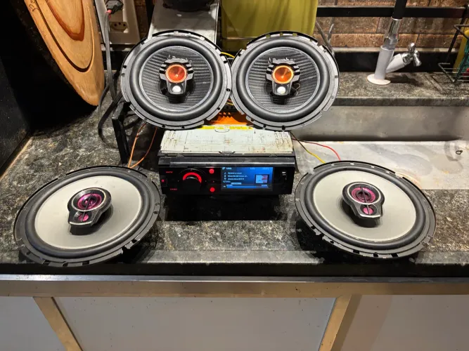 Dvd Pioneer + Par Falantes Pioneer 6? + Par Falantes Bomber 6? + 2 fontes atx