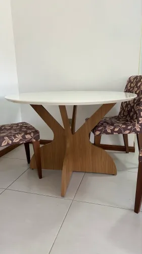 Mesa com 4 cadeiras