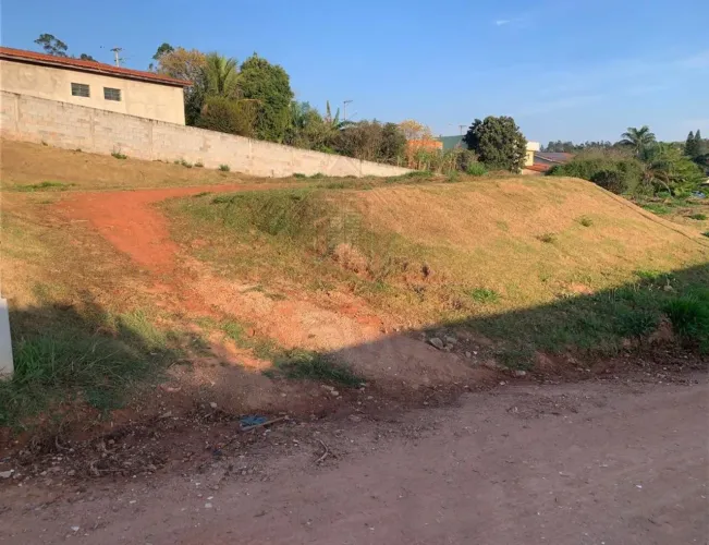 TERRENO PARA CHÁCARA DE 1000M² COM 2 TALUDES, POÇO CAIPIRA E ENERGIA INSTALADA
