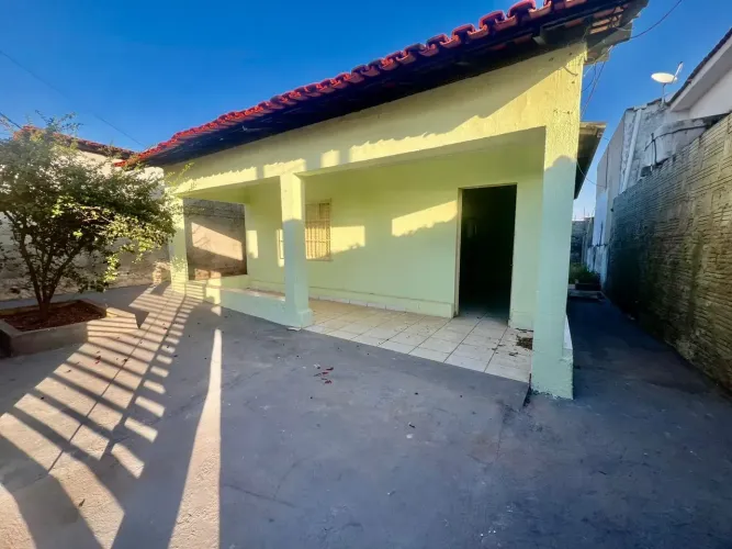 casa a venda com 2 quartos murada com quintal pronta para financiamento no cpa
