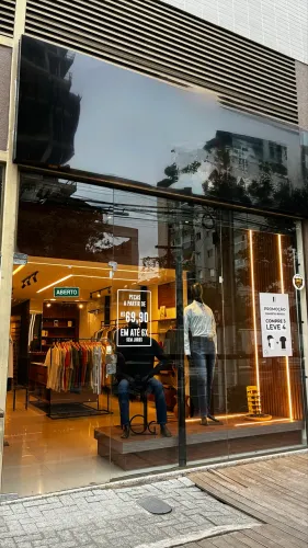 PASSO LOJA COMPLETA COM MÓVEIS MONTADOS - IDEAL PRA LOJA DE ROUPA  