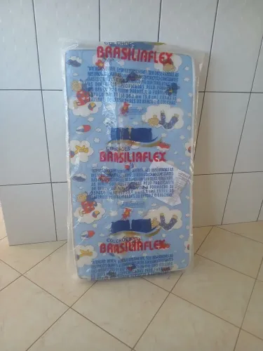 Vendo colchão pra berço, em ótimo estado de conservação, ainda está no plástico.