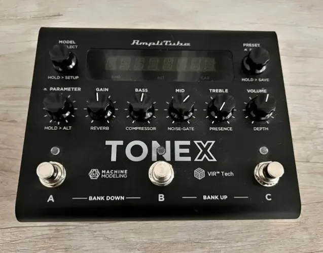 Pedal de efeito IK Multimedia TONEX