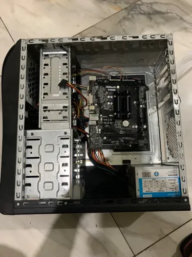placa mãe ASROCK D1800M + processador dual core + fonte 230w + 2 gabinetes